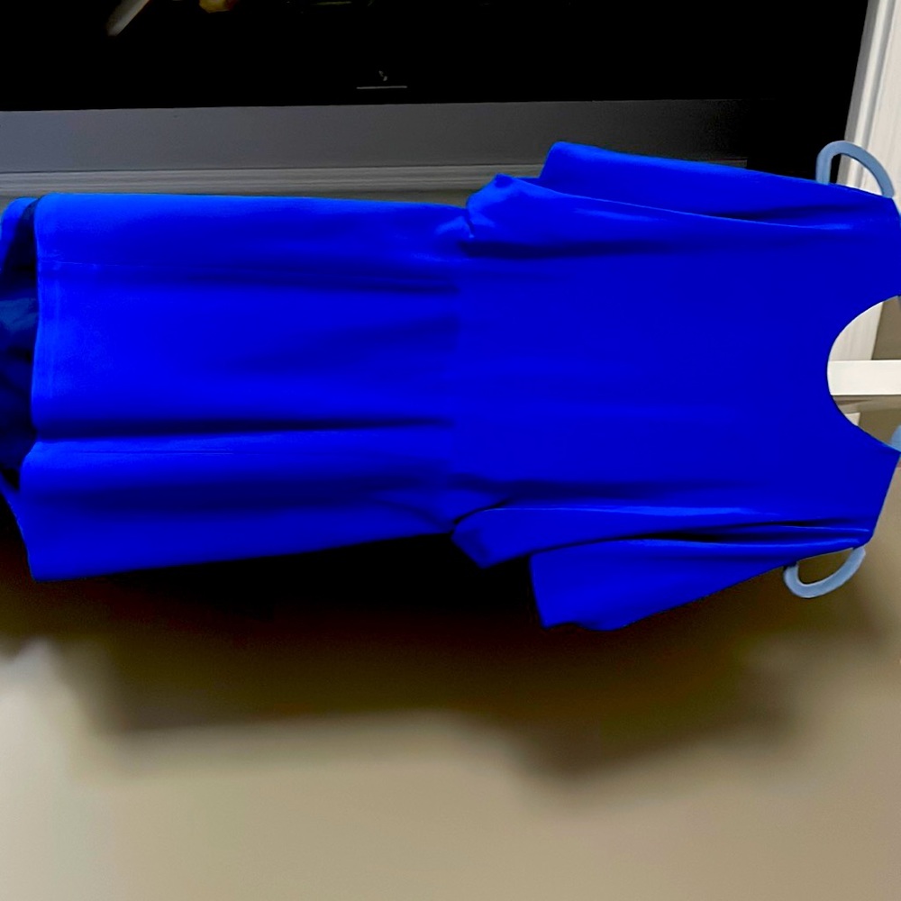 Sexy summer dress with open back in a royal blue size 6